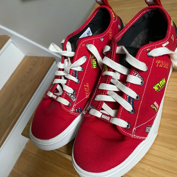 New Without Tags Marvel TOMS - Picture 2 of 5